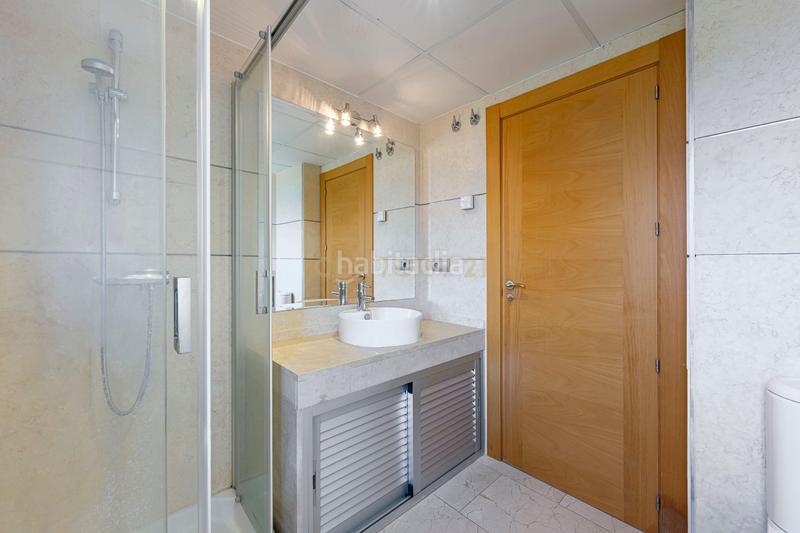 Foto 287c4002-715c-4ed9-b79e-9de9cb46efe3. Zweistöckige wohnung mit parking pool in La Concha - Resina Golf Estepona