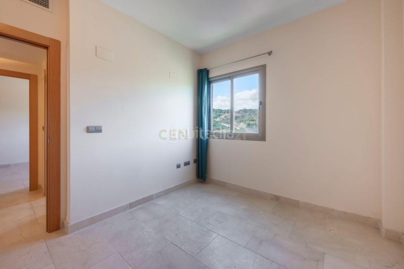 Foto 2a9642a7-00e5-44bc-a97f-6ac96780f8f8. Zweistöckige wohnung mit parking pool in La Concha - Resina Golf Estepona