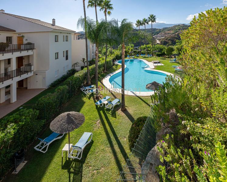 Foto a62dee35-9ee8-4f8d-bb76-75a4603a324f. Zweistöckige wohnung mit parking pool in La Concha - Resina Golf Estepona