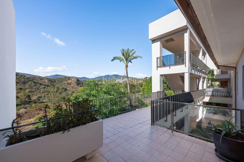 Foto a899792f-5ecb-43b8-acf7-8b055f12016b. Zweistöckige wohnung mit parking pool in La Concha - Resina Golf Estepona