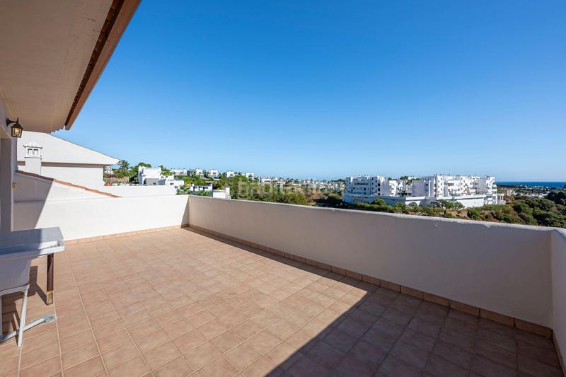 Foto e261bd15-91f4-42bc-9b0c-e7676cc12000. Zweistöckige wohnung mit parking pool in La Concha - Resina Golf Estepona