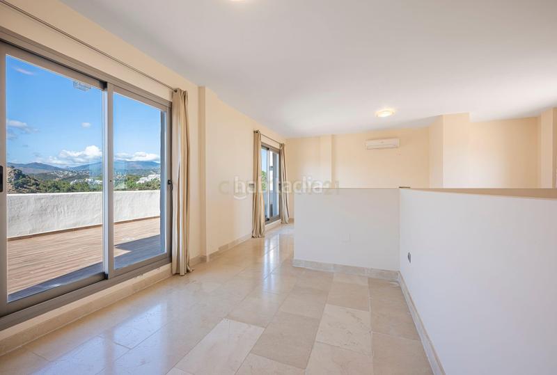 Foto f089b8e0-e60e-4f7d-a4cb-530629919c52. Zweistöckige wohnung mit parking pool in La Concha - Resina Golf Estepona