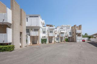 Miete Zweistöckige Wohnung in Los Naranjos. Elegante dúplex de golf en la prestigiosa urbanización las brisa