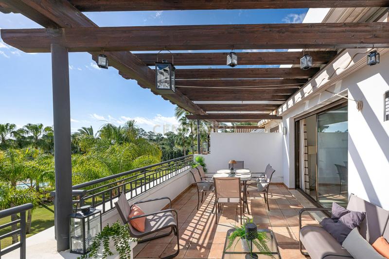 Foto e6a2e6f7-e2da-4b3a-855c-c4e7a9f2fafe. Apartament amb piscina a La Concha - Resina Golf Estepona