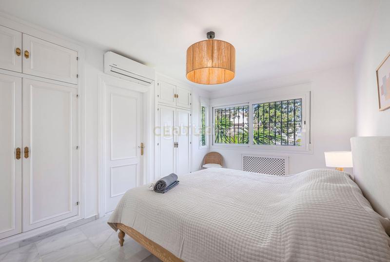 Foto 76bcacd4-606e-41bb-9c9c-9d852ff15766. Casa a schiera con piscina in Nueva Alcántara Marbella