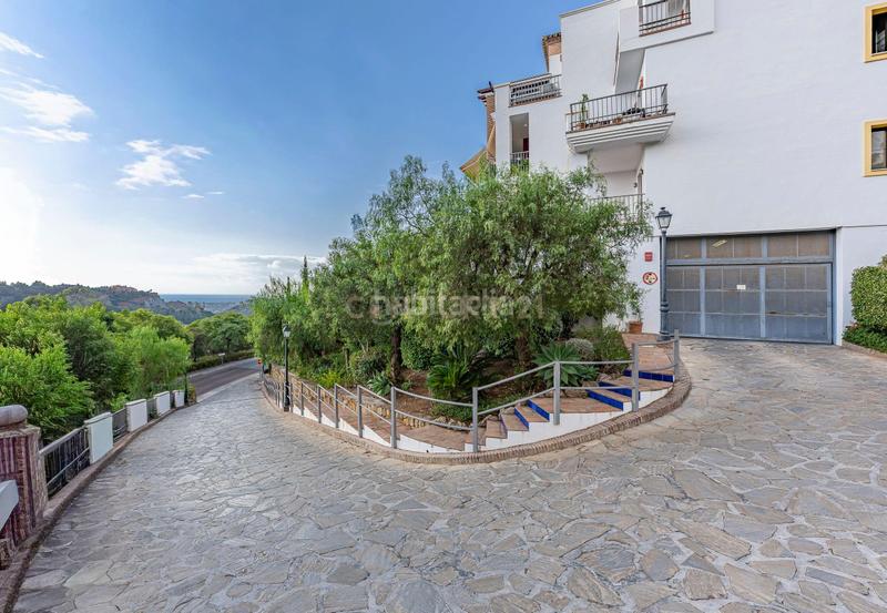 Foto a811c910-58ac-40a0-baf6-9865021aaf56. Lloguer apartament amb piscina a los arqueros - puerto del almendro Benahavís