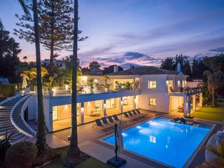 Casa en Nueva Atalaya. Villa rubí  nueva atalaya, estepona 4.200.000  escritura única