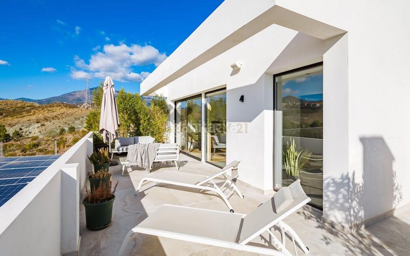 Foto 5a479895-e0fe-40e7-adc0-775aa8a21ff1. Casa amb aparcament piscina a La Alquería Benahavís