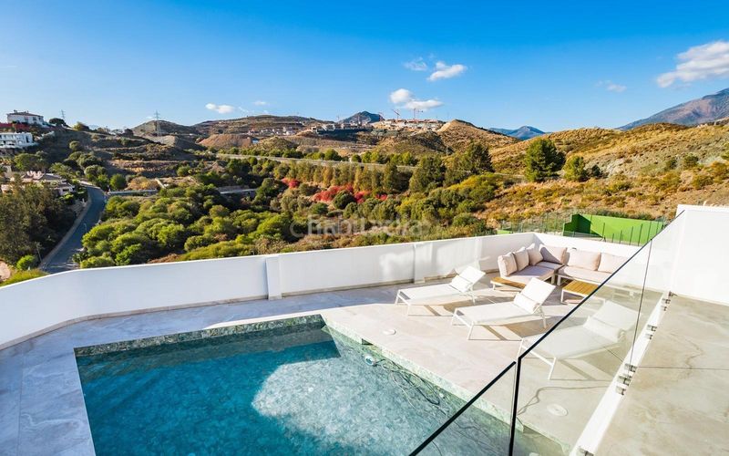 Foto b5905ed2-cdd4-4c91-ac9b-eead6b98247c. Casa amb aparcament piscina a La Alquería Benahavís