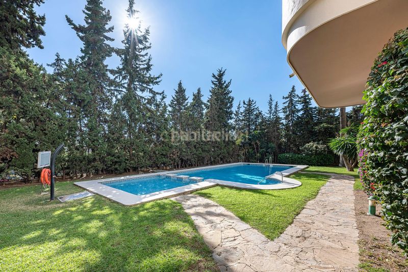 Foto dabea892-b1c5-4b71-92c3-e9c815fd780a. Apartament amb piscina a Nueva Andalucía centro Marbella