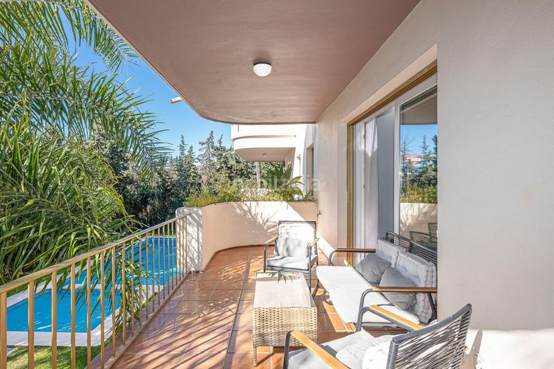 Foto db1a65a8-8c6d-4c9e-ae44-e7ae53c29939. Apartament amb piscina a Nueva Andalucía centro Marbella
