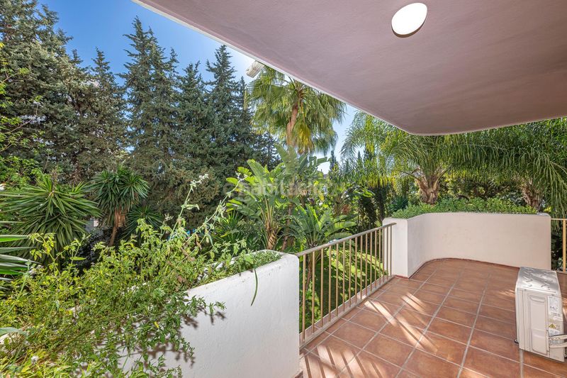 Foto f09f5a31-c6e1-4537-bbda-52abb8f51386. Apartament amb piscina a Nueva Andalucía centro Marbella