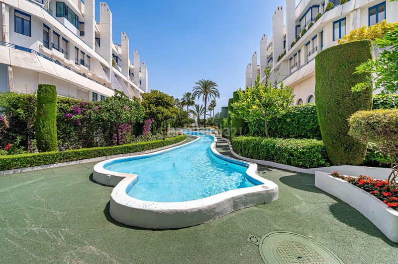 Foto 3cf92b85-9636-4a07-a931-8a905b7d6943. Dúplex amb piscina a Playa de la Fontanilla Marbella