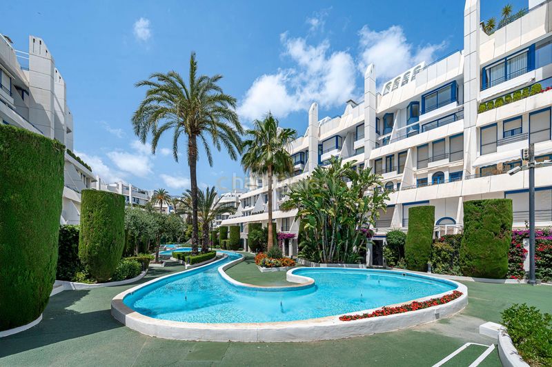 Foto dae9c651-1bc6-4782-82e4-ba20b69695fb. Dúplex amb piscina a Playa de la Fontanilla Marbella