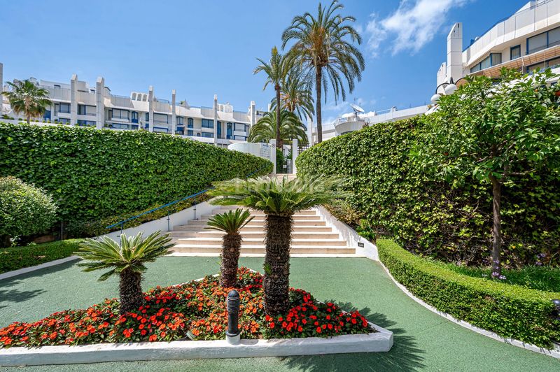 Foto ea7f329d-05f5-452f-9547-0606cb534eb4. Dúplex amb piscina a Playa de la Fontanilla Marbella
