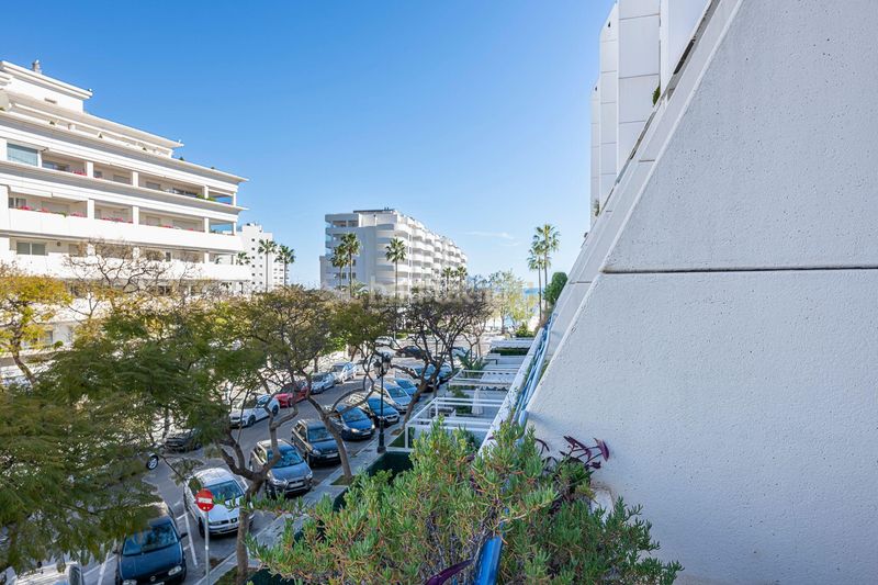 Foto f7dff9e0-3765-4e88-b162-d314b679f7eb. Dúplex amb piscina a Playa de la Fontanilla Marbella