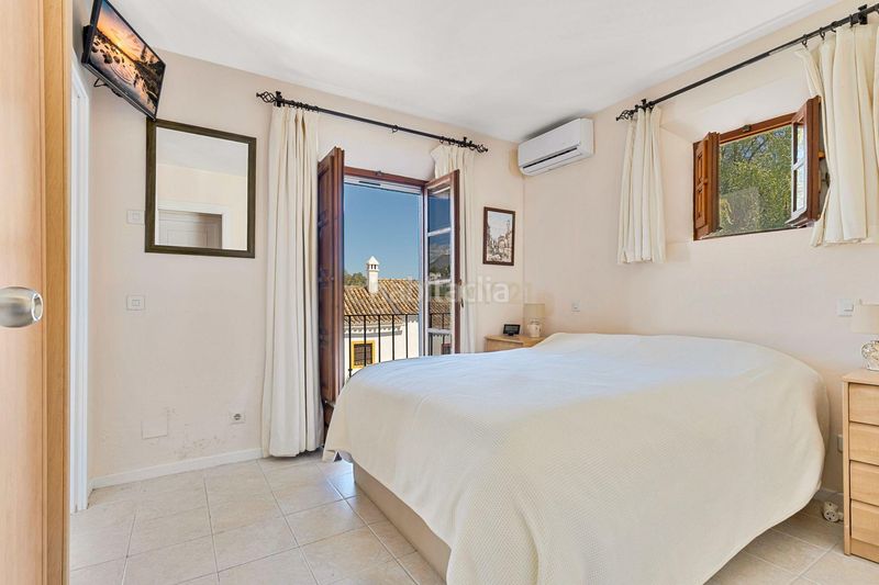 Foto 0c0ab7bf-2561-4d10-bb34-7a91709188d7. Casa amb piscina a Los Naranjos Marbella