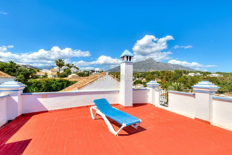 Foto 5fbde824-d147-4f7a-bb76-4accaf05b2f5. Casa amb piscina a Los Naranjos Marbella