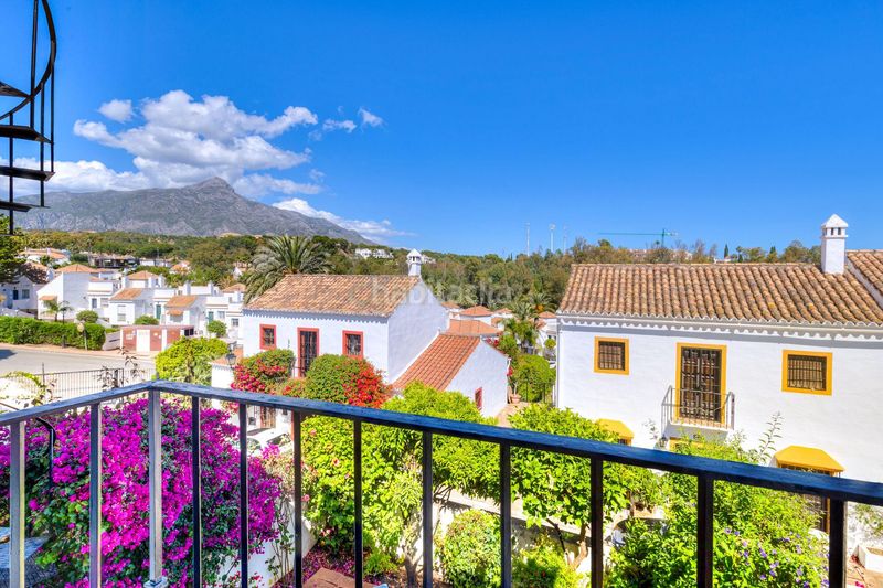 Foto b44c555e-11ca-4716-8742-b4d823688c40. Casa amb piscina a Los Naranjos Marbella