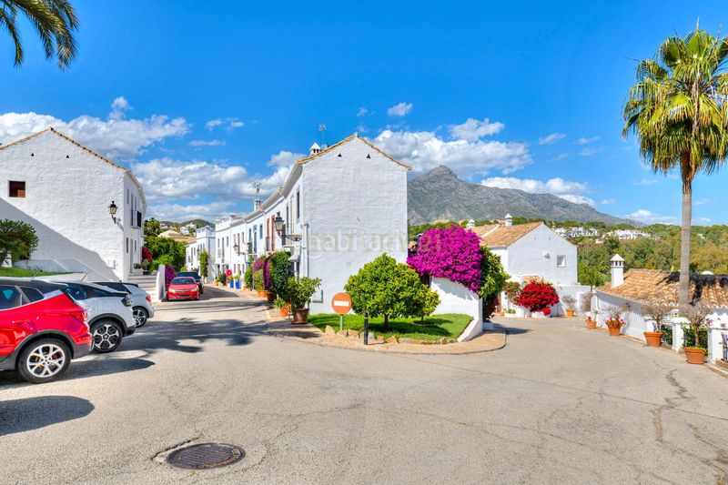 Foto bce87ba0-ccfe-4394-8425-f12a785b3817. Casa amb piscina a Los Naranjos Marbella