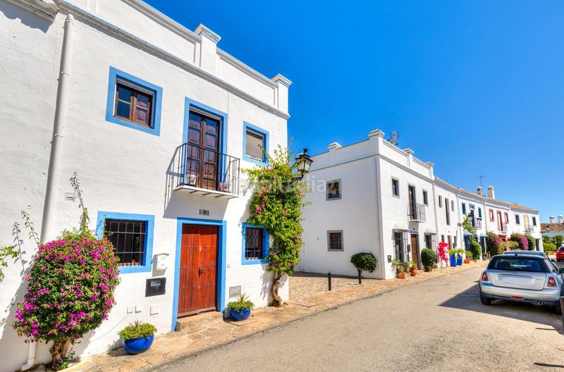 Foto d6dcc750-1051-4496-919f-a505493a3388. Casa amb piscina a Los Naranjos Marbella