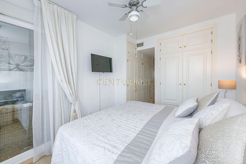 Foto 21f6a4f3-4b89-4bb7-80fc-e6ee0ee12528. Apartament amb aparcament piscina a El Castillo Manilva