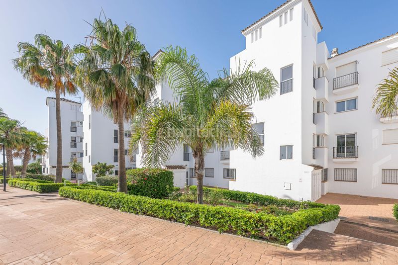 Foto 3866723a-d719-4613-afac-3690dcbe9a4e. Apartament amb aparcament piscina a El Castillo Manilva