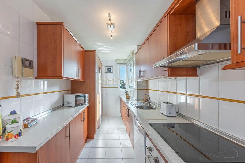 Foto 6fe10dc3-ed05-46d4-8828-f6599c1b1d76. Apartament amb aparcament piscina a El Castillo Manilva