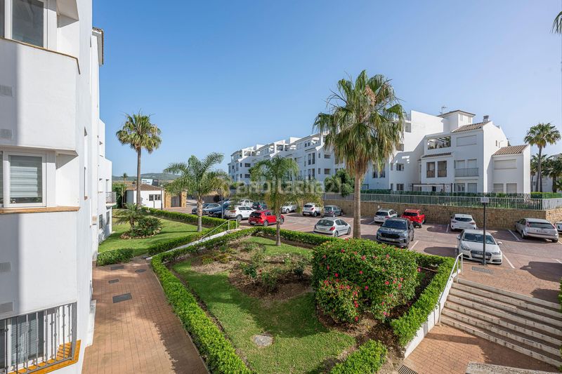 Foto 9e57853d-0492-46b6-a9fa-ad7b09f627e1. Apartament amb aparcament piscina a El Castillo Manilva