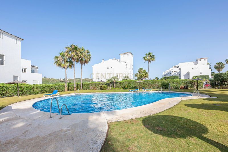 Foto bc669901-ff38-4be1-8d28-dce55a3b3f0f. Apartament amb aparcament piscina a El Castillo Manilva