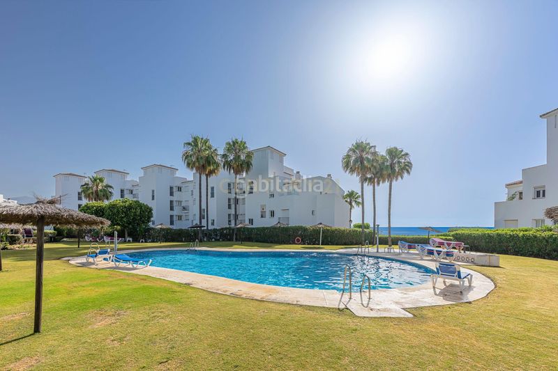 Foto ee516cc6-dc8a-4da8-bc04-ea5f9b3127b2. Apartament amb aparcament piscina a El Castillo Manilva