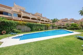 Affitto Piccolo appartamento in Elviria. Apartamento con jardín de 2 dormitorios en alquiler en santa mar