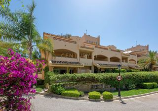 Miete Appartement in Elviria. Apartamento con jardín de 2 dormitorios en alquiler en santa mar