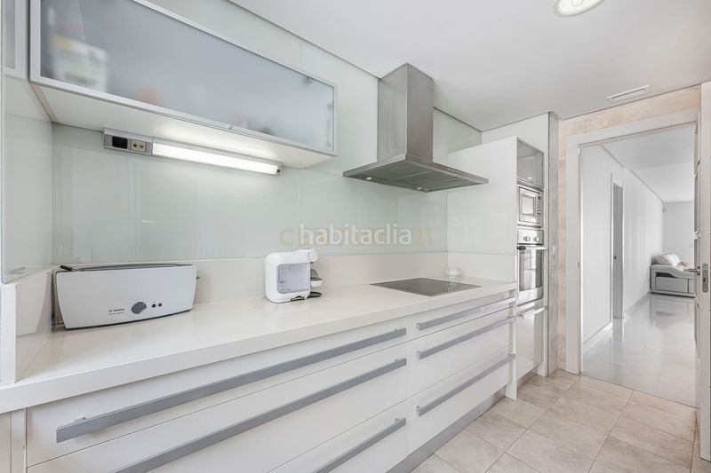 Foto 255628d8-a202-491a-9648-5ef835111baa. Apartament amb aparcament piscina a Los Naranjos Marbella