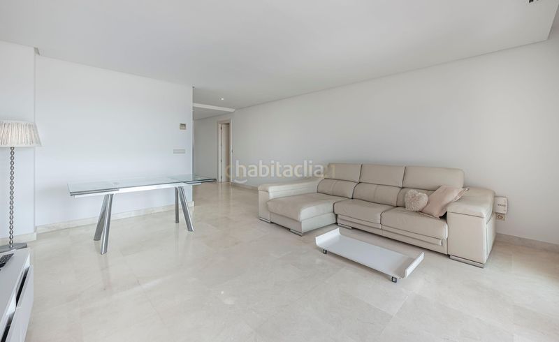 Foto 735a7aa3-aa08-464f-9927-f1d8134b5fcf. Apartament amb aparcament piscina a Los Naranjos Marbella