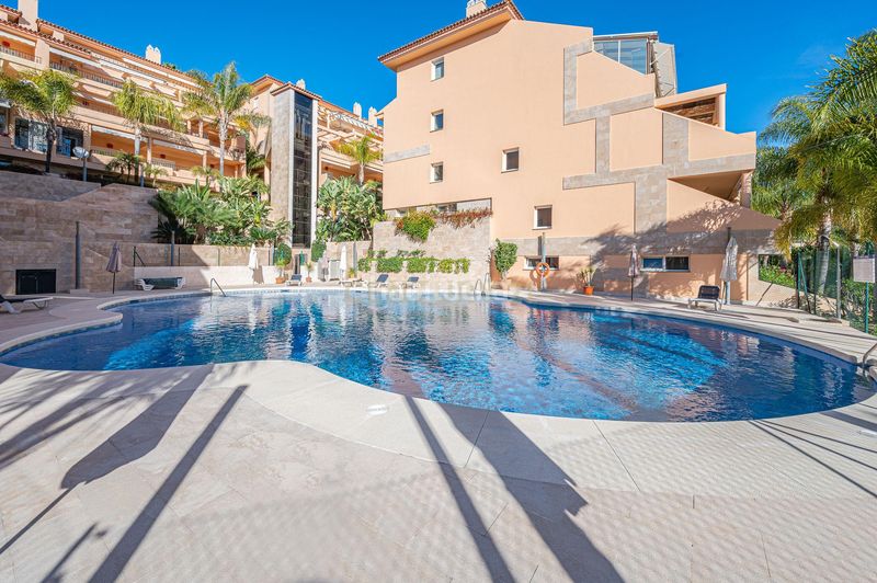 Foto 8894e619-7350-4e11-9896-84cd333f9760. Apartament amb aparcament piscina a Los Naranjos Marbella
