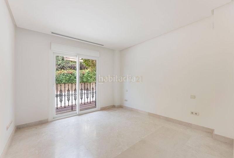 Foto 95777947-77c3-406c-bdc1-1e35cbc107a2. Apartament amb aparcament piscina a Los Naranjos Marbella