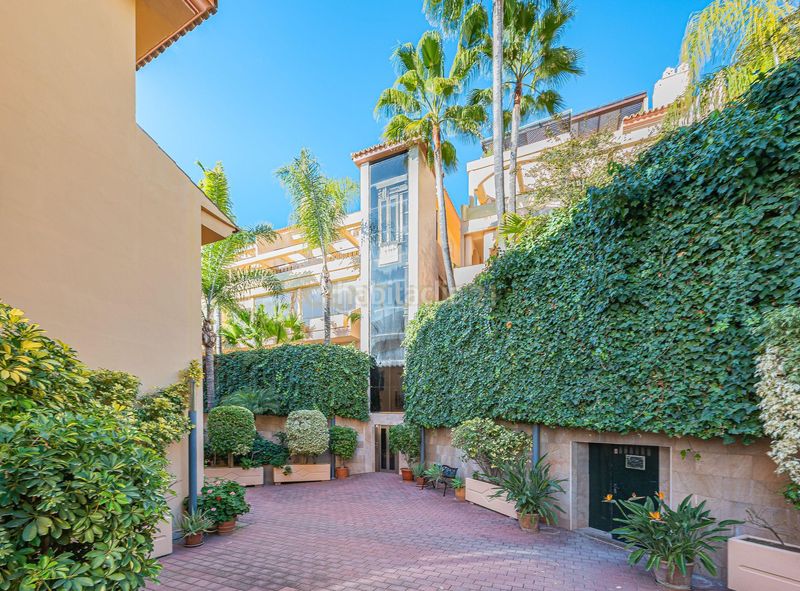 Foto 95f81e9e-b9bb-45df-b60f-4e2a0b6e5bf7. Apartament amb aparcament piscina a Los Naranjos Marbella