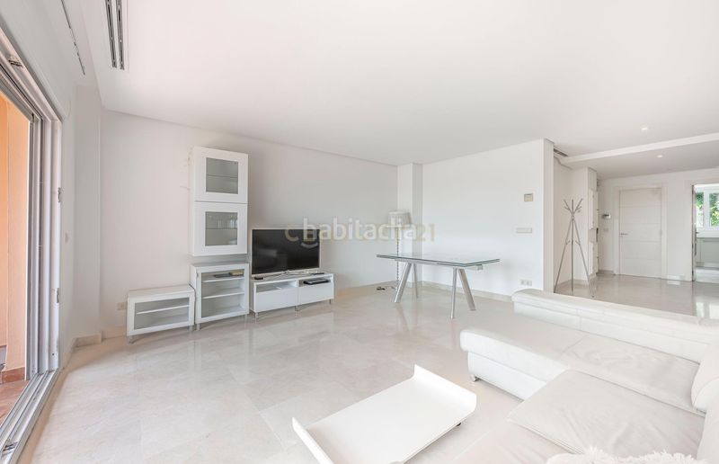 Foto ba01f6a9-257c-48a5-91e9-a00630cea18d. Apartament amb aparcament piscina a Los Naranjos Marbella