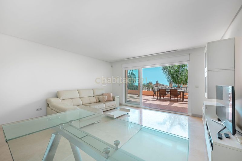 Foto c8ba277f-5979-4693-baea-56494229d673. Apartament amb aparcament piscina a Los Naranjos Marbella