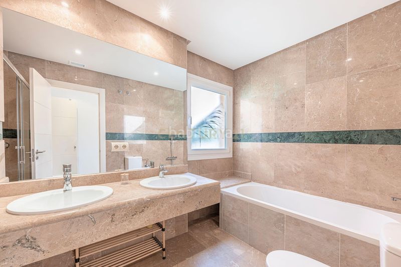 Foto dc8143d1-e1d3-4e05-9353-4dba94596b15. Apartament amb aparcament piscina a Los Naranjos Marbella