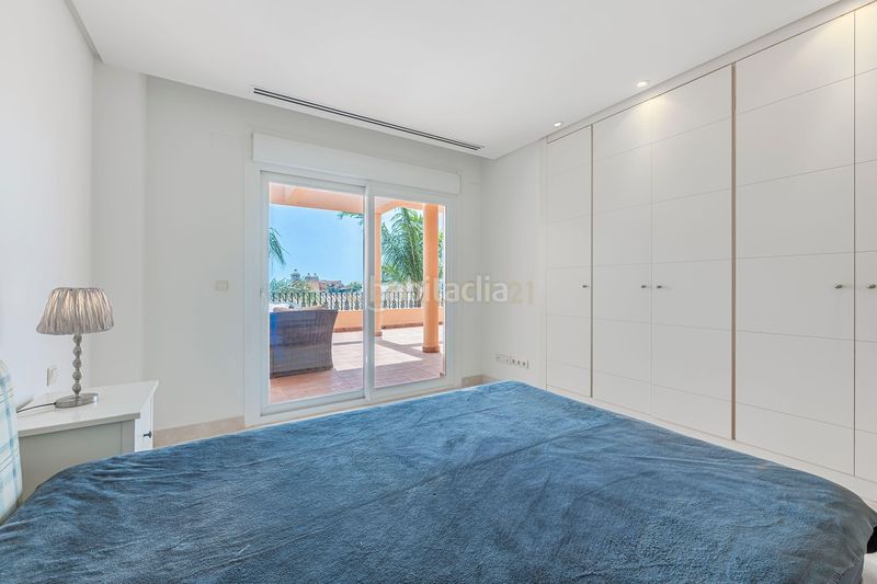 Foto ea52a8ff-da73-4e97-8cdd-d15b4b1f240f. Apartament amb aparcament piscina a Los Naranjos Marbella