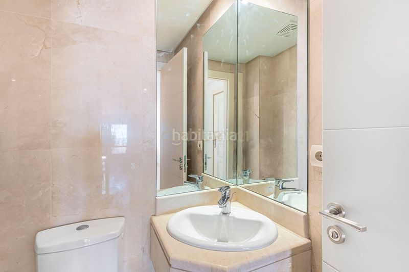 Foto eb53c427-afed-457a-9c73-792ae8c4a9a8. Apartament amb aparcament piscina a Los Naranjos Marbella