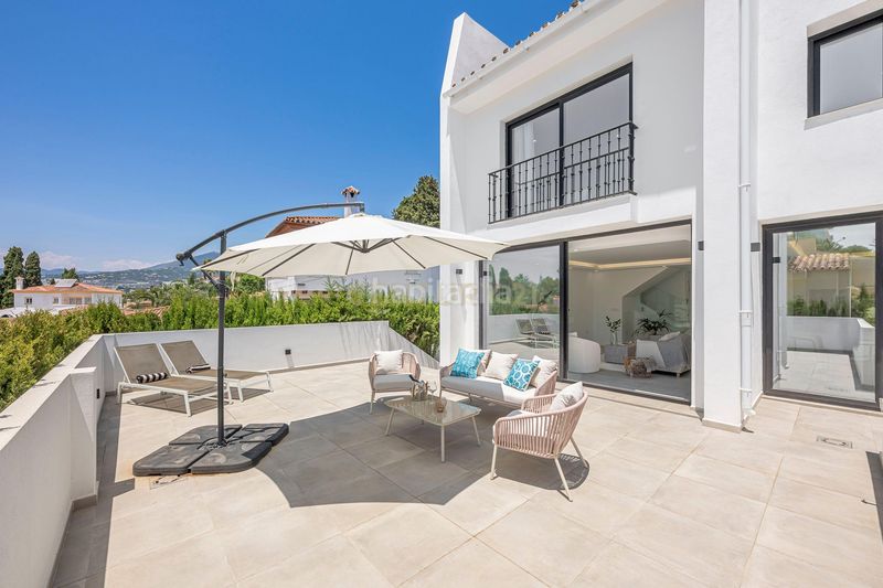 Foto 54978d6a-2c21-4c36-9359-141213e78948. Casa amb piscina a Las Brisas Marbella