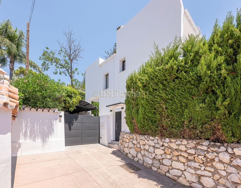 Foto 63b87a96-3688-4d5a-a142-a418eb812890. Casa amb piscina a Las Brisas Marbella