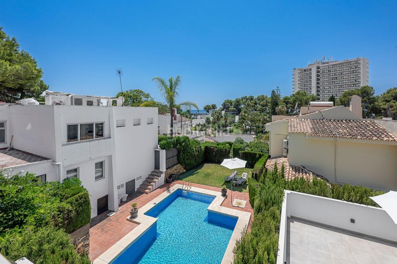 Foto 89fb5fc9-b5df-4907-a4c4-a8d46e107380. Casa amb piscina a Las Brisas Marbella