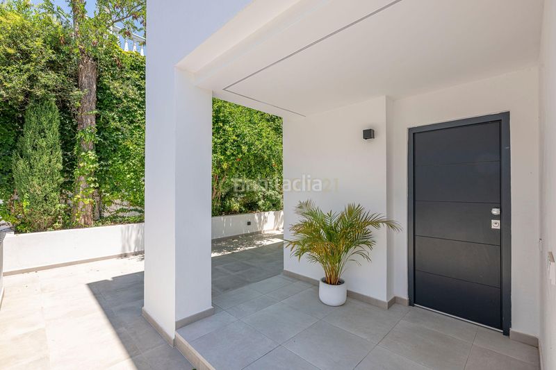 Foto a57a49a3-fd99-47aa-8c99-4ad762c52f86. Casa amb piscina a Las Brisas Marbella