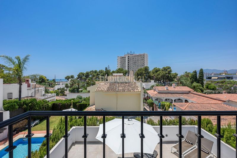 Foto be052fc1-42ee-464c-81c5-1a23e0b7bf72. Casa amb piscina a Las Brisas Marbella