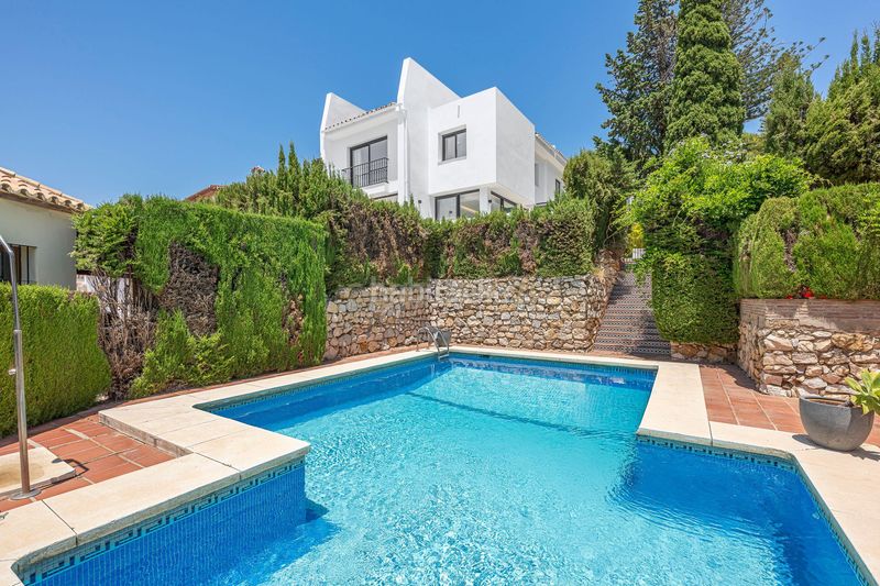 Foto dc84bea0-fb4c-4afa-9d7e-43e237221af1. Casa amb piscina a Las Brisas Marbella