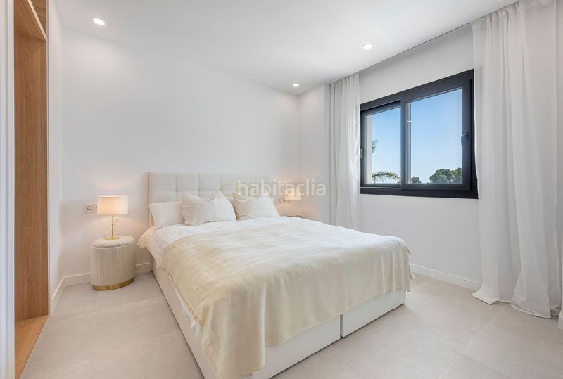 Foto f049345a-e5ce-4b40-b1b9-73170dcd2633. Casa amb piscina a Las Brisas Marbella